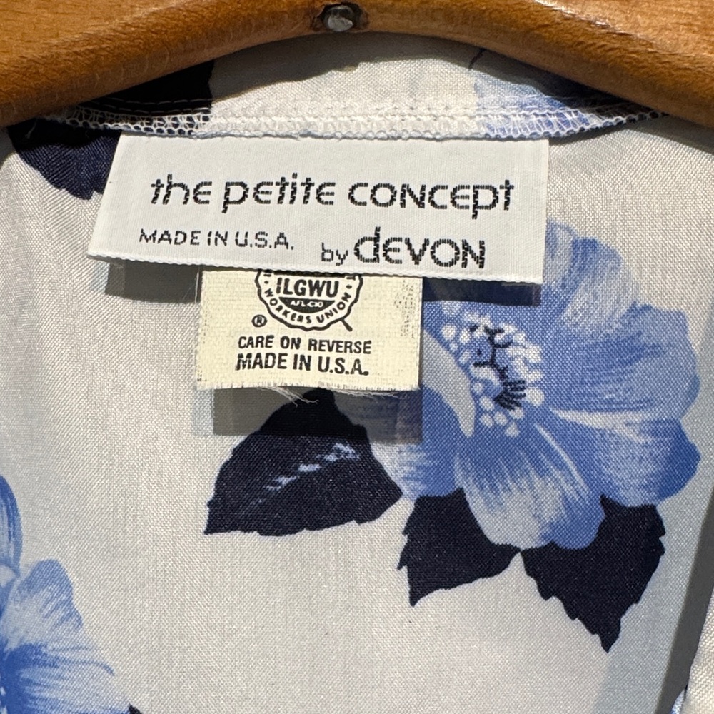 Vintage Blue Floral Top - Picture 2 of 8
